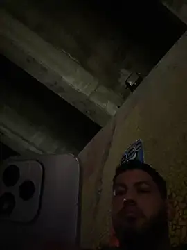 Frank0021 online show from May 4, 2026, 4:16 am