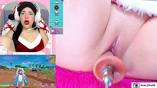 Snapshot of demi_chan chatting on December 22, 2025, 10:15 am demi chan online show from December 22, 2025, 10:15 am