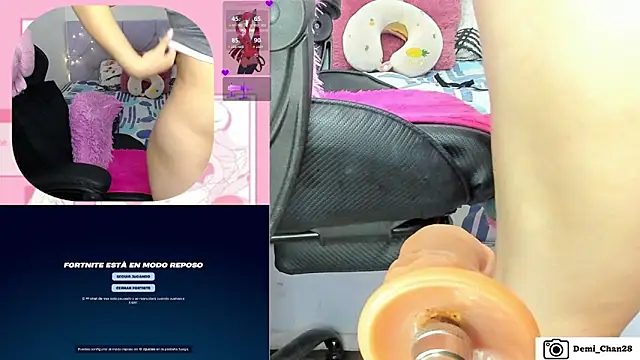 Snapshot of demi_chan chatting on November 21, 2025, 8:46 am demi chan online show from November 21, 2025, 8:46 am