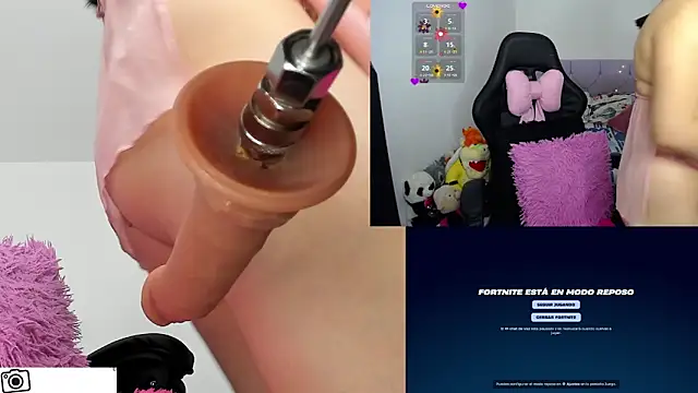 Snapshot of demi_chan chatting on November 7, 2025, 8:19 am demi chan online show from November 7, 2025, 8:19 am