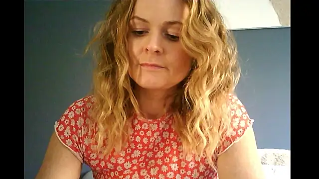 Snapshot of Ginger-bb chatting on October 17, 2025, 8:39 am Ginger-bb online show from October 17, 2025, 8:39 am