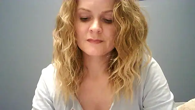 Snapshot of Ginger-bb chatting on November 2, 2025, 3:28 pm Ginger-bb online show from November 2, 2025, 3:28 pm