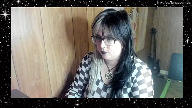 Snapshot of LunaCosmos chatting on November 14, 2025, 1:20 am LunaCosmos online show from November 14, 2025, 1:20 am