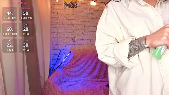 ReginaFoXXXy online show from November 5, 2025, 9:23 am