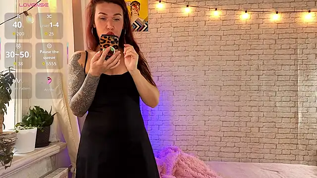 ReginaFoXXXy online show from February 9, 2026, 11:08 am