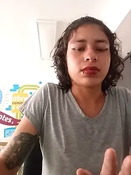 Snapshot of Tendercouple1 chatting on December 4, 2025, 1:54 pm Tendercouple1 online show from December 4, 2025, 1:54 pm