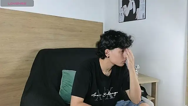 Stiven Benet  online show from November 5, 2025, 8:23 pm