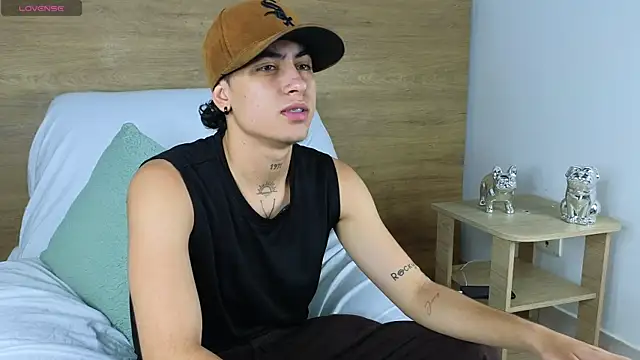 Stiven Benet  online show from October 26, 2025, 5:13 pm