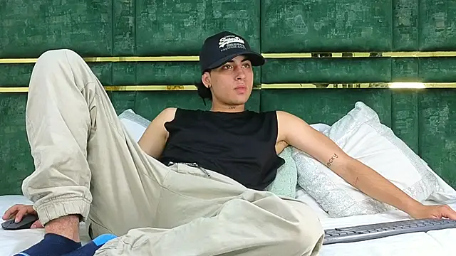 Stiven Benet  online show from October 28, 2025, 8:08 pm