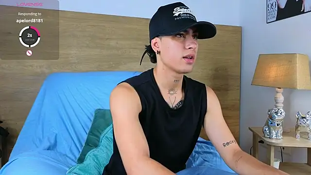 Stiven Benet  online show from October 22, 2025, 1:10 pm