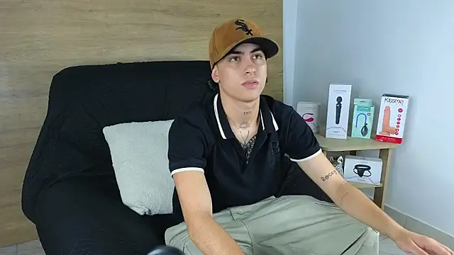 Stiven Benet  online show from November 12, 2025, 9:07 pm