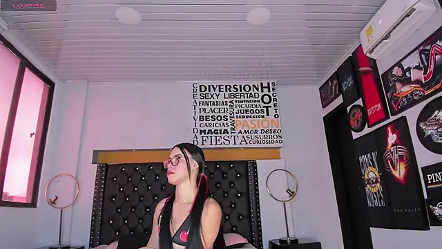 Snapshot of lesly_cutee chatting on November 9, 2025, 12:09 pm lesly cutee online show from November 9, 2025, 12:09 pm