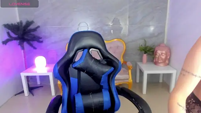 venuss09 s online show from October 28, 2025, 2:05 pm