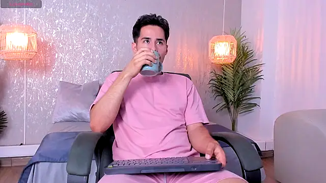 Snapshot of loghan_fox chatting on September 28, 2025, 3:46 am loghan fox online show from September 28, 2025, 3:46 am