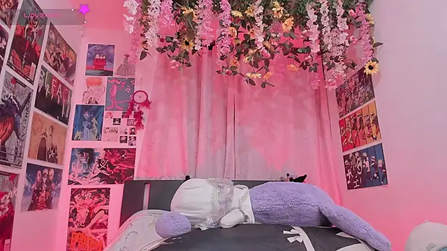 FluffyMelons online show from May 24, 2026, 11:04 pm