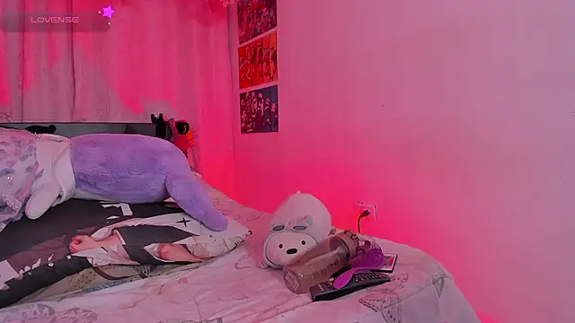 FluffyMelons online show from February 2, 2026, 11:04 pm