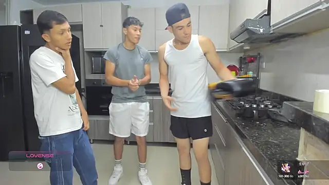 Snapshot of Crazymen_hot chatting on September 23, 2025, 11:12 pm Crazymen hot online show from September 23, 2025, 11:12 pm