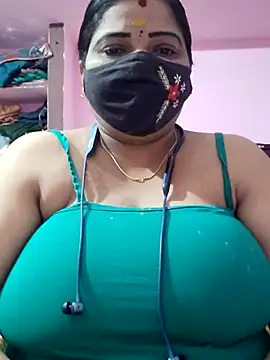 Snapshot of lathikaqueentamil chatting on September 28, 2025, 5:42 pm lathikaqueentamil online show from September 28, 2025, 5:42 pm