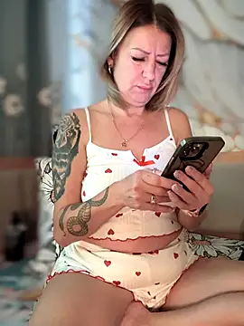 Snapshot of Milena-MilfaXXX chatting on November 28, 2025, 4:23 am Milena-MilfaXXX online show from November 28, 2025, 4:23 am