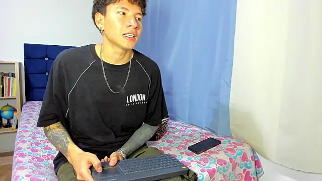 Snapshot of Tatiiana_n_Damiian chatting on November 16, 2025, 10:35 pm Tatiiana n Damiian online show from November 16, 2025, 10:35 pm