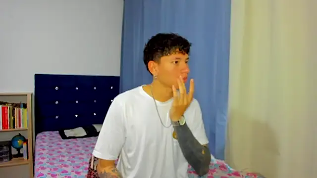 Snapshot of Tatiiana_n_Damiian chatting on November 9, 2025, 9:08 pm Tatiiana n Damiian online show from November 9, 2025, 9:08 pm