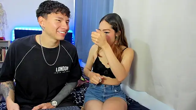 Snapshot of Tatiiana_n_Damiian chatting on December 15, 2025, 2:45 pm Tatiiana n Damiian online show from December 15, 2025, 2:45 pm