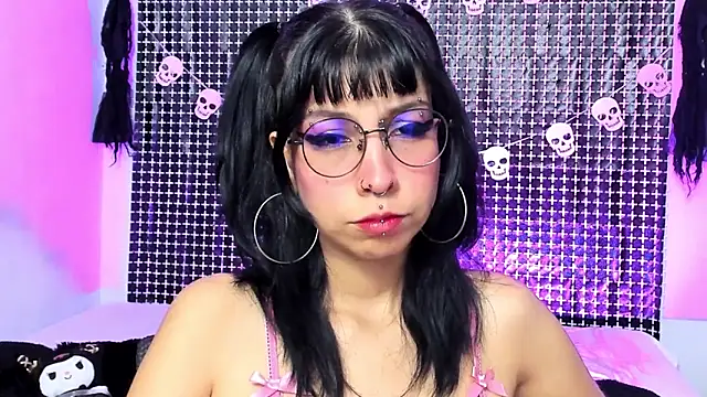 Snapshot of Rose_72 chatting on November 20, 2025, 9:36 pm Rose 72 online show from November 20, 2025, 9:36 pm