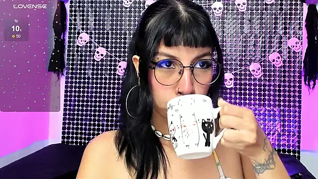 Snapshot of Rose_72 chatting on November 7, 2025, 7:18 pm Rose 72 online show from November 7, 2025, 7:18 pm