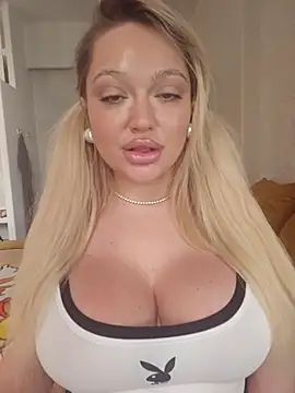 Snapshot of misstitmouseofficial chatting on October 25, 2025, 10:58 am misstitmouseofficial online show from October 25, 2025, 10:58 am