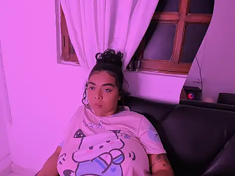 nahomy ryans online show from November 23, 2025, 10:25 am