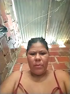 Snapshot of hotmom33 chatting on December 2, 2025, 12:18 pm hotmom33 online show from December 2, 2025, 12:18 pm