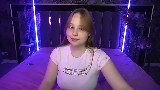 Snapshot of CrystallPaws chatting on November 11, 2025, 6:41 am CrystallPaws online show from November 11, 2025, 6:41 am