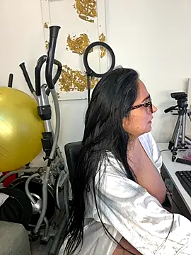 hotadhara01 online show from November 6, 2025, 3:16 pm