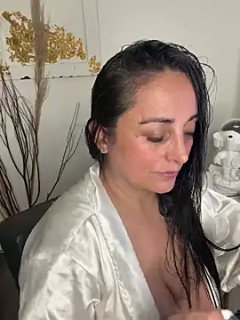 hotadhara01 online show from April 3, 2026, 12:50 am