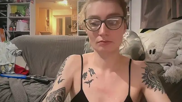 Snapshot of harleyblair chatting on May 10, 2026, 8:44 pm harleyblair online show from May 10, 2026, 8:44 pm