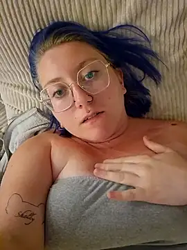 lablonde2025 online show from May 4, 2026, 6:44 pm