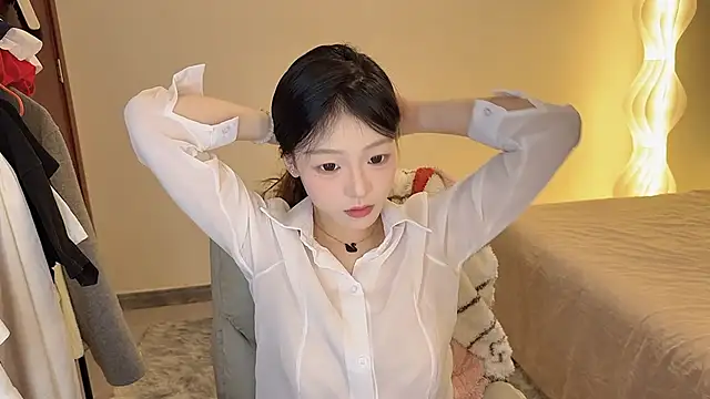 Robin-o3 online show from December 3, 2025, 4:28 pm