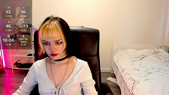 LiyaLuna online show from December 2, 2025, 11:34 am