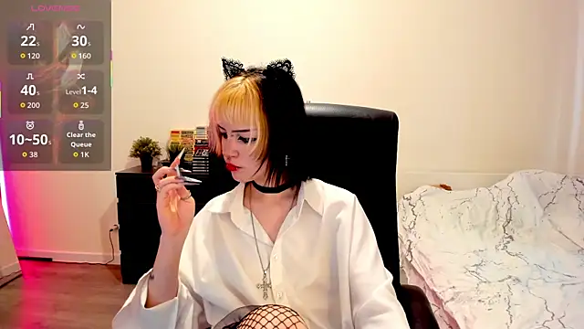 LiyaLuna online show from November 12, 2025, 12:31 pm