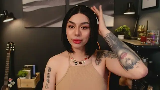 Snapshot of LUNACOCKSLAYER chatting on October 22, 2025, 11:25 pm LUNACOCKSLAYER online show from October 22, 2025, 11:25 pm