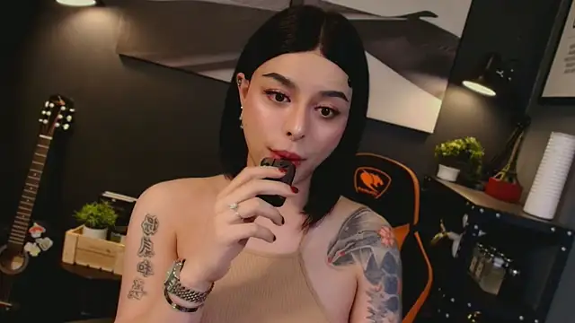 Snapshot of LUNACOCKSLAYER chatting on November 26, 2025, 9:15 pm LUNACOCKSLAYER online show from November 26, 2025, 9:15 pm