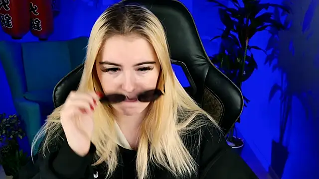 Stef Nicks online show from October 5, 2025, 6:15 am