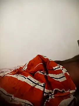 Dhanu9712 online show from December 17, 2025, 4:34 pm