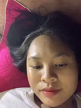 NhuFox online show from December 5, 2025, 1:32 pm