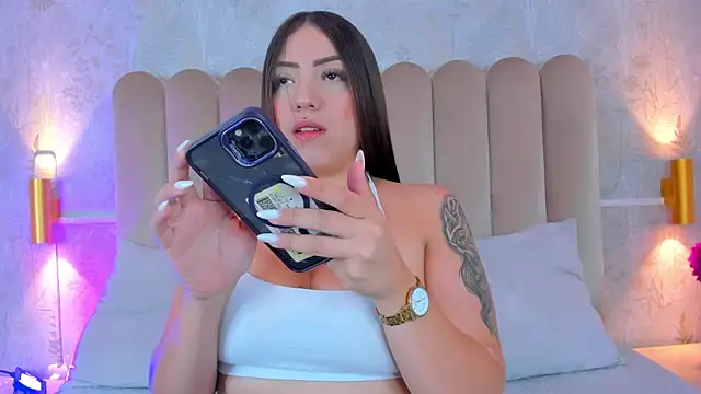 Snapshot of AliciaJerez1 chatting on December 17, 2025, 12:21 pm AliciaJerez1 online show from December 17, 2025, 12:21 pm