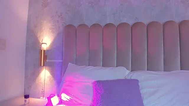 AliciaJerez1 online show from November 27, 2025, 8:42 pm