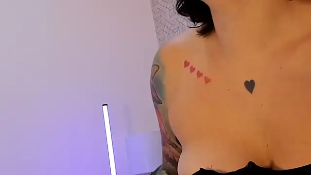 Snapshot of SuccubusDolly chatting on December 4, 2025, 7:57 pm SuccubusDolly online show from December 4, 2025, 7:57 pm