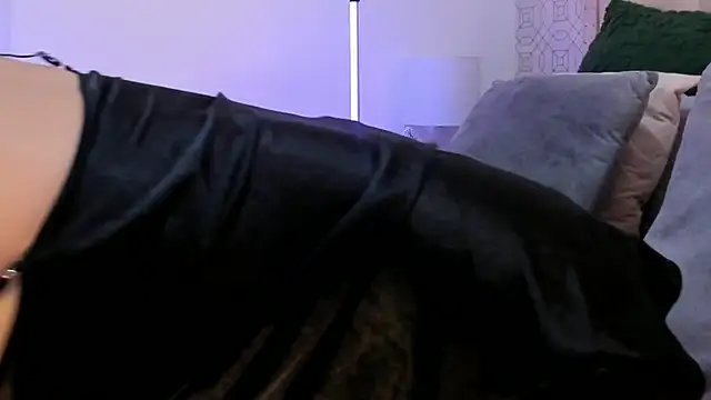 Snapshot of SuccubusDolly chatting on November 27, 2025, 8:20 pm SuccubusDolly online show from November 27, 2025, 8:20 pm