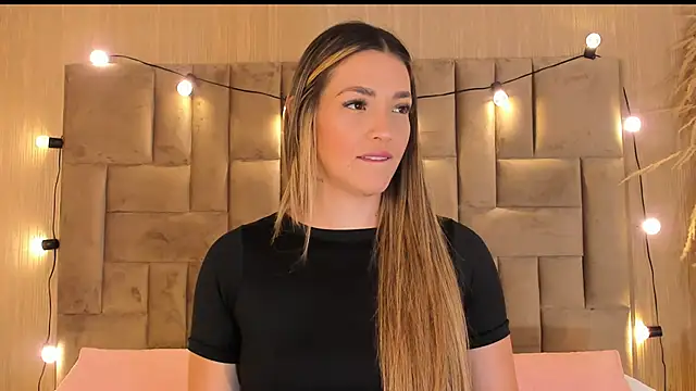 ClaradelMar online show from November 27, 2025, 10:37 am