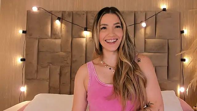 Snapshot of ClaradelMar chatting on October 13, 2025, 11:34 am ClaradelMar online show from October 13, 2025, 11:34 am